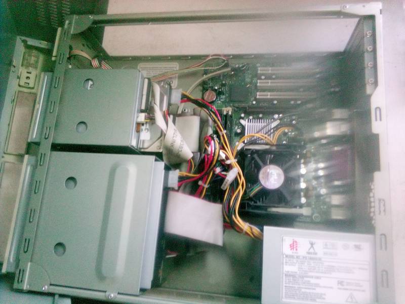 478 Socket 1 ядро Pentium 4 - 2,40Ghz 2x0,5Gb DDR1 (3200) 80Gb IDE чип 845 видеокарта int 64mb белый slim 180W CD-R