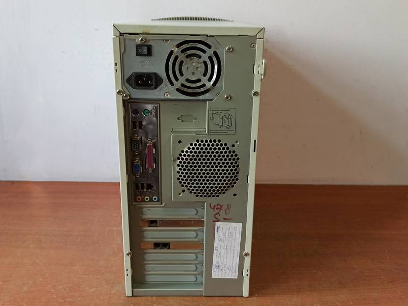 478 Socket 1 ядро Pentium 4 - 2,40Ghz 2x0,25Gb DDR1 (2700) 40Gb IDE чип 845 видеокарта int 64mb белый ATX 250W DVD-R