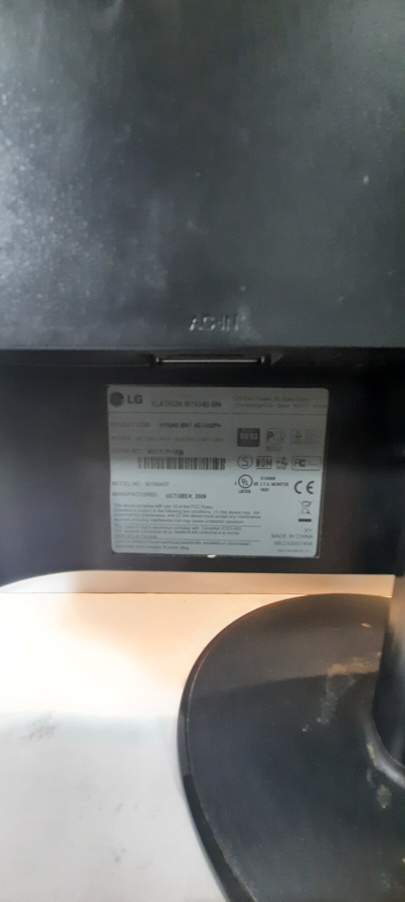 Монитор ЖК 19'' широкоформатный уцененный LG W1934S черный TFT TN 1400x900 W170H170 VGA