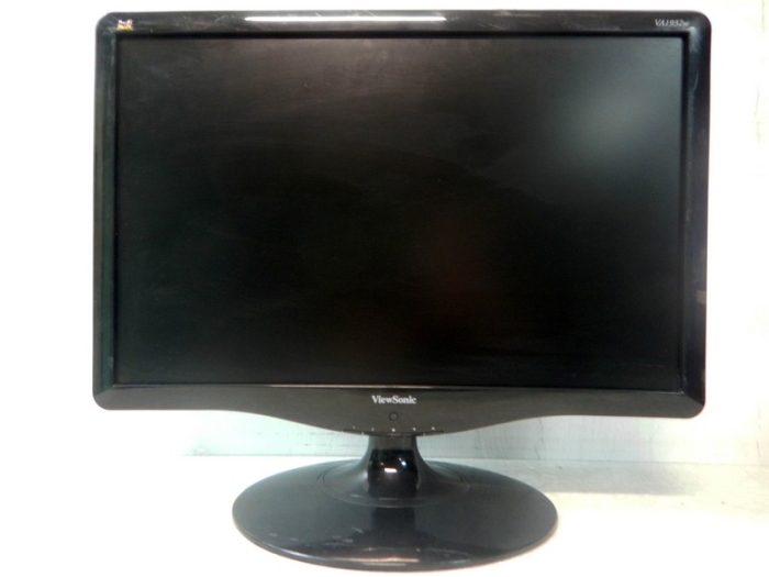 Монитор ЖК 19" широкоформатный уцененный ViewSonic VA1932W черный TFT TN 1440x900 W170H160