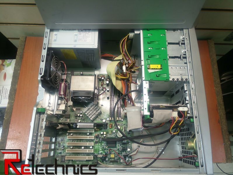 Системный блок HP xw4100 478 Socket Pentium 4 - 3.0 Ghz 2048Mb DDR1 40Gb IDE видео Radeon 9200 PRO 128Mb сеть звук USB 2.0