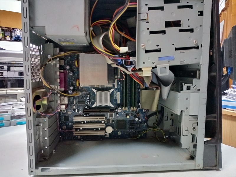 IBM CTO 478 Socket 1 ядро Pentium 4 - 3.20Ghz 4x0.25Gb DDR1 (3200) 40Gb IDE чип 865 видеокарта int 96Mb черный mATX 250W DVD-R