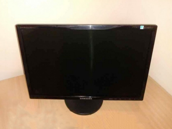 Монитор ЖК 19" широкоформатный Samsung 943NWX черный TFT TN 1400x900 W170H160 VGA