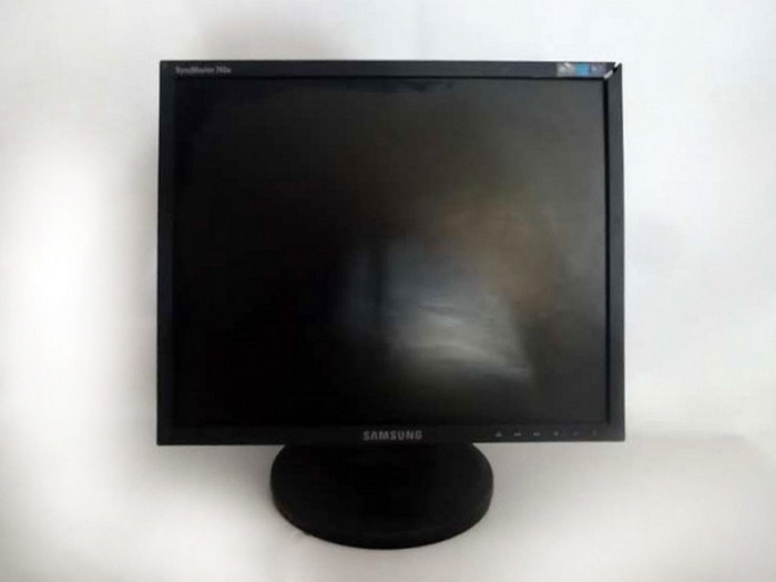 Монитор ЖК 17" уцененный Samsung 740N черный TFT TN 1280x1024 W160H160