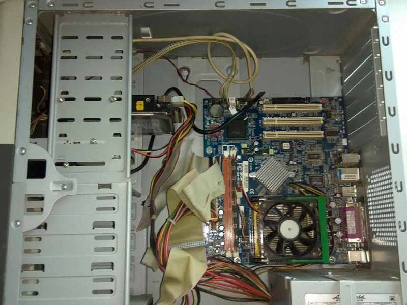 478 Socket 1 ядро Pentium 4 - 2,8Ghz 1x0,5Gb DDR1 (3200) 40Gb IDE чип 865 видеокарта int 96Mb белый ATX 350W DVD-RW