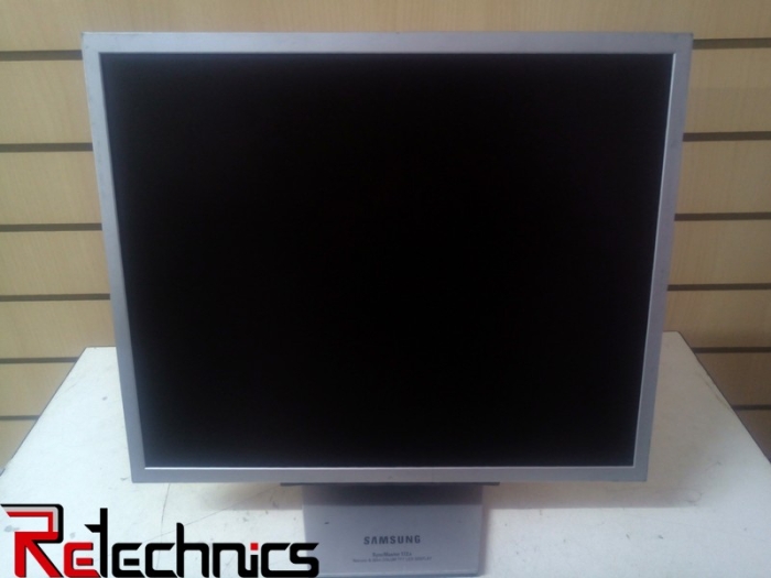 Монитор ЖК 17" уцененный Samsung 172X серебристый TFT TN 1280x1024 W160H140 DVI VGA (D-Sub)