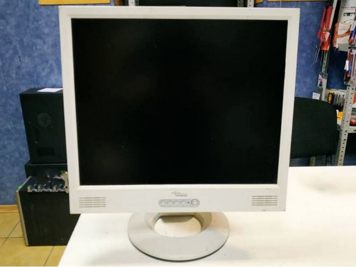 Монитор ЖК 19'' уцененный Fujitsu p19-1 белый TFT TN 1280x1024 W170H170 DVI-D VGA колонки
