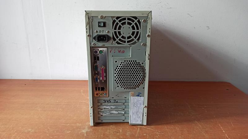 478 Socket 1 ядро Pentium 4 - 2,4Ghz 2x0,25Gb DDR1 (3200) 40Gb IDE чип 865 видеокарта int 96Mb белый mATX 300W DVD-RW