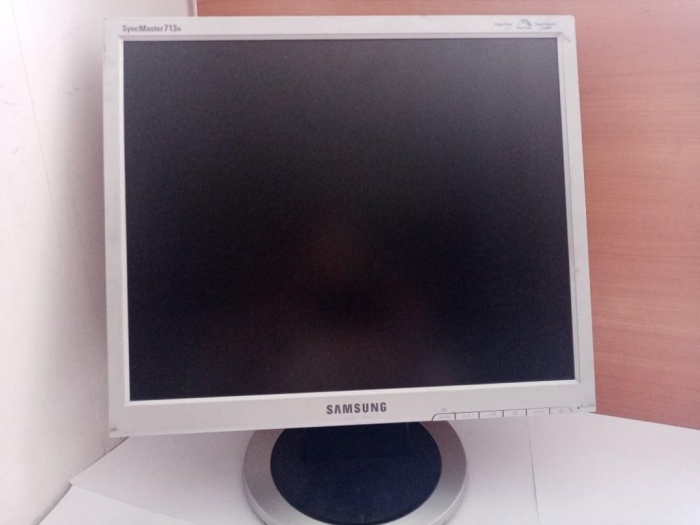 Монитор ЖК 17" Samsung 713N черный TFT TN 1280x1024 W160H160