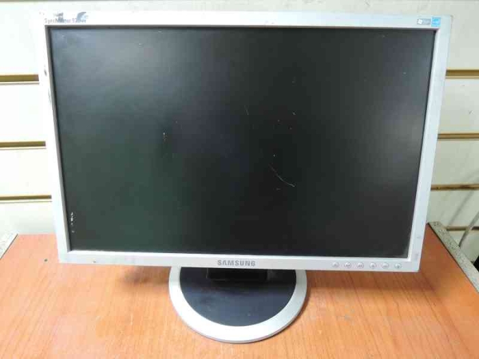 Монитор ЖК 19'' широкоформатный уцененный Samsung 920NW черный-серебристый TFT TN 1400x900 W160H160 VGA
