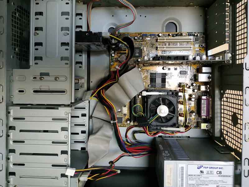 478 Socket 1 ядро Pentium 4 - 2,4Ghz 1x0,5+1x0,25Gb DDR1 (3200) 160Gb IDE чип 661FX видеокарта GeForce4 MX440 64Mb черный ATX 300W DVD-R