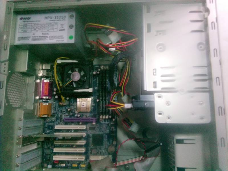 478 Socket 1 ядро Pentium 4 - 2,40Ghz 3x0,25Gb DDR1 (2700) 80Gb IDE чип 865 видеокарта int 128mb белый ATX 400W