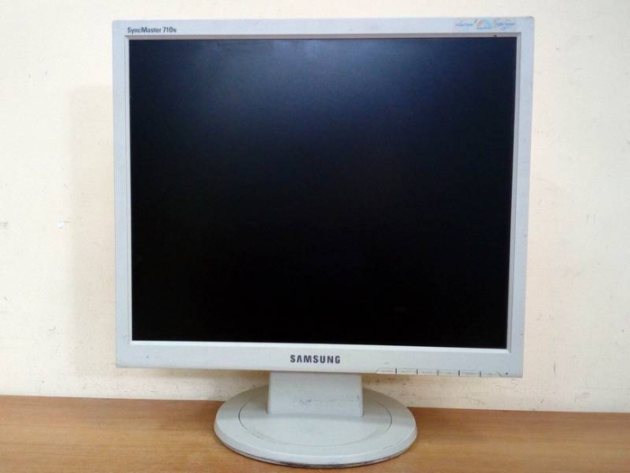 Монитор ЖК 17" Samsung 710N белый TFT TN 1280x1024 W160H160