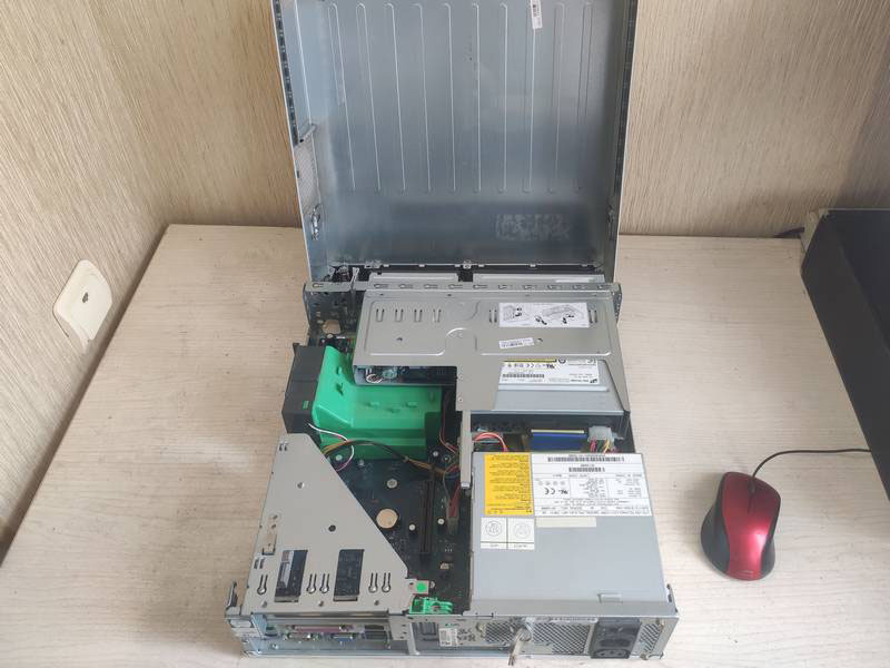 Fujitsu Siemens 478 Socket 1 ядро Celeron - 2,8Ghz 2x0,25Gb DDR1 (3200) 160Gb IDE чип i865G видеокарта int 96 белый slim 170W DVD-R