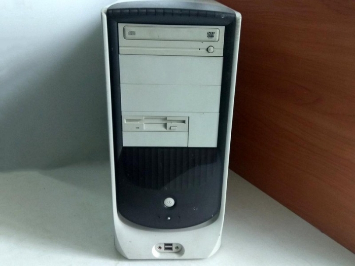 478 Socket 1 ядро Pentium 4 - 2.60Ghz 4x0.25Gb DDR1 (3200) 40Gb IDE чип 865 видеокарта Radeon 9200 PRO 256Mb белый ATX 350W DVD-R