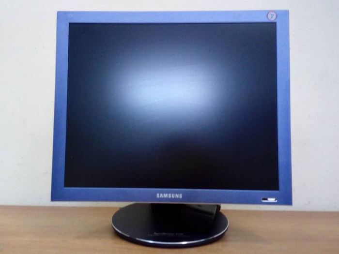 Монитор ЖК 17" Samsung 173p черный TFT TN 1280x1024 W150H120