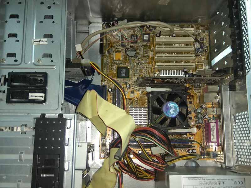478 Socket 1 ядро Pentium 4 - 2,8Ghz 4x0,25Gb DDR1 (3200) 40Gb IDE чип 655 видеокарта Radeon 9550 128Mb белый ATX 450W DVD-R