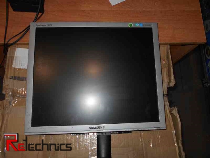 Монитор ЖК 19" Samsung E1920NR черный-серебристый TFT TN 1280x1024 W170H160 VGA без подставки