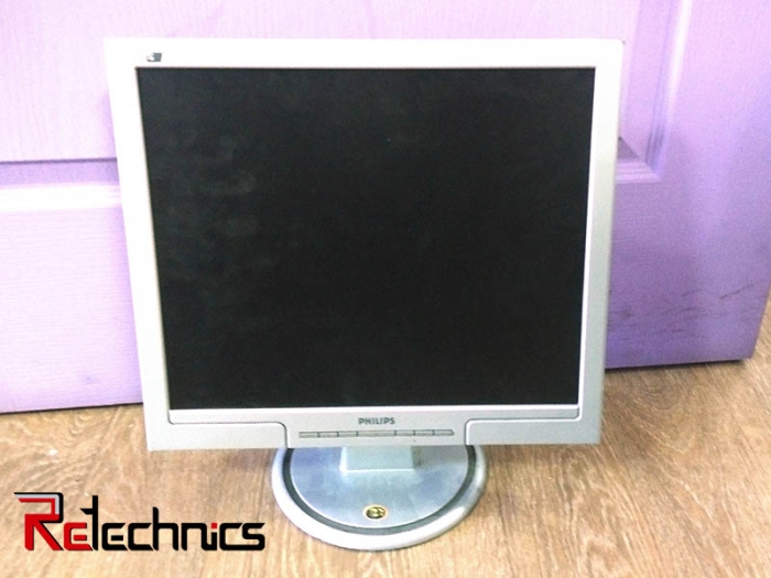 Монитор ЖК 17" уцененный Philips 170T серебристый TFT TN 1024x768 W120H135 DVI VGA (D-Sub)