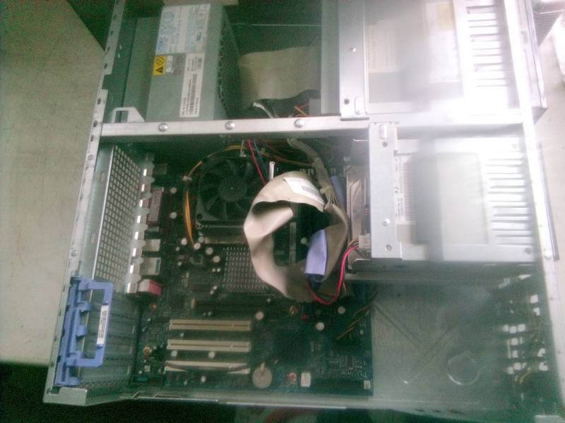 IBM 79G 478 Socket 1 ядро Pentium 4 - 2,80Ghz 4x0,25Gb DDR1 (3200) 80Gb IDE чип 865 видеокарта int 96mb черный mATX 230W DVD-R