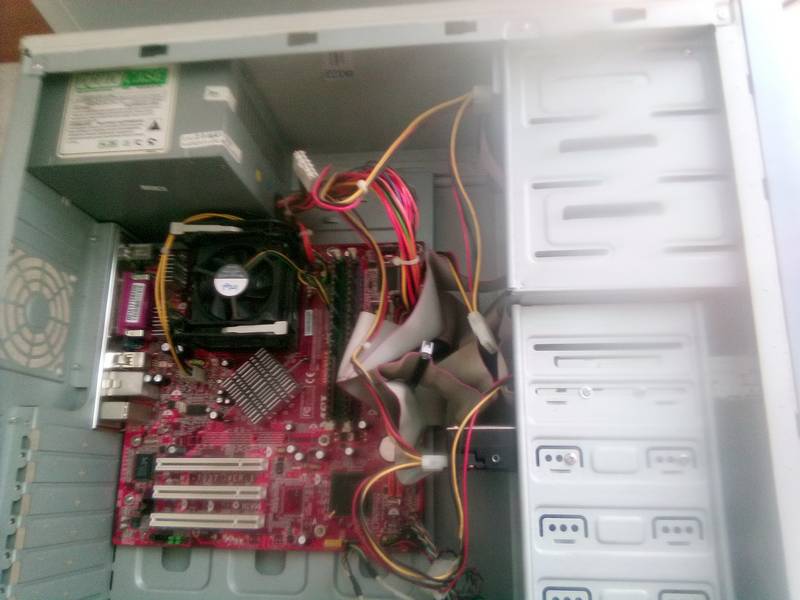 478 Socket 1 ядро Celeron - 2,00Ghz 2x0,5Gb DDR1 (2700) 20Gb IDE чип 865 видеокарта int 64mb белый ATX 300W