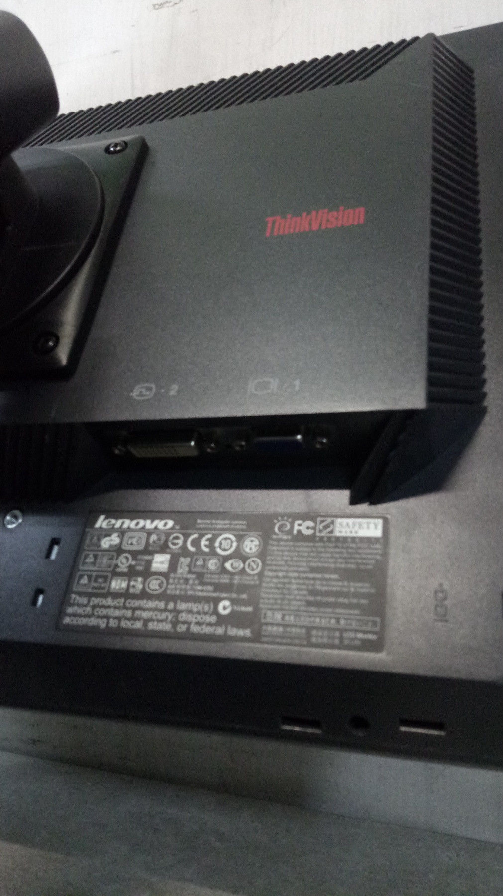 Монитор ЖК 19" широкоформатный Lenovo L1940pw (4434) черный TFT TN 1440x900 W160H160 VGA