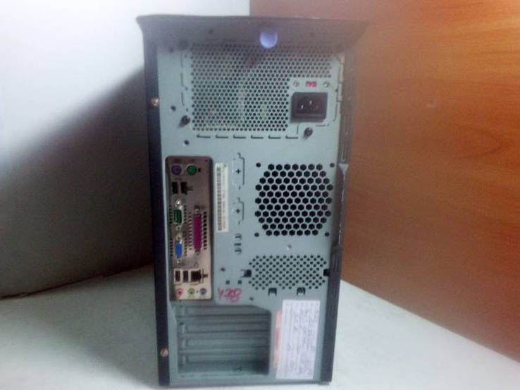 IBM 478 Socket 1 ядро Pentium 4 - 2,8Ghz 2x0,25Gb DDR1 (3200) 40Gb IDE чип i865G видеокарта int 96Mb черный mATX 230W DVD-R